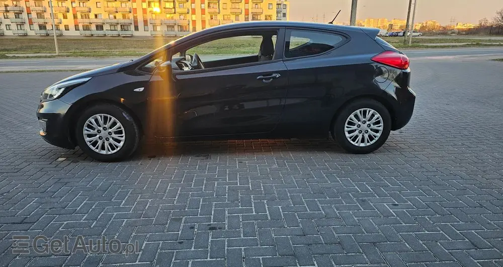 KIA Ceed 1.4 CVVT Dream Team Edition