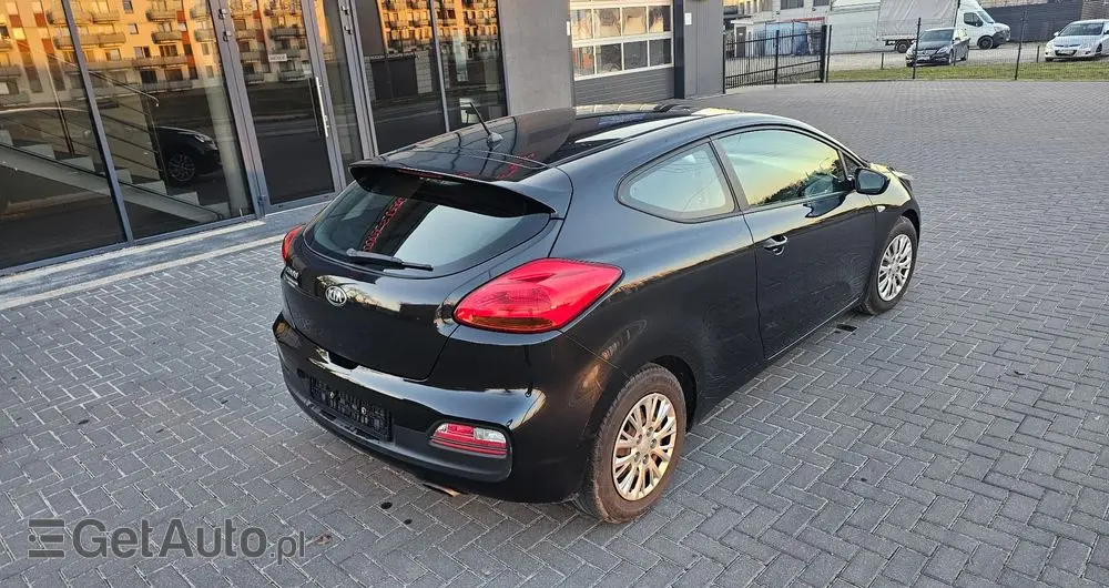 KIA Ceed 1.4 CVVT Dream Team Edition
