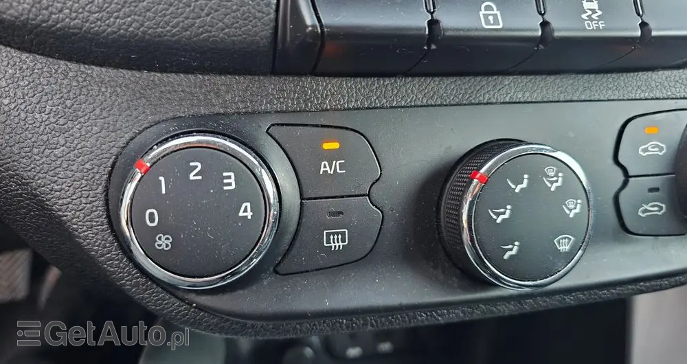 KIA Ceed 1.4 CVVT Dream Team Edition