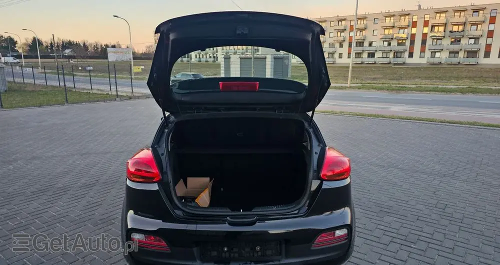 KIA Ceed 1.4 CVVT Dream Team Edition