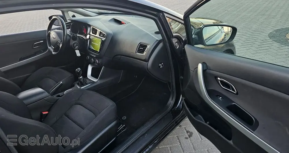 KIA Ceed 1.4 CVVT Dream Team Edition