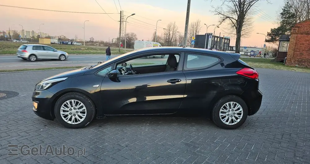 KIA Ceed 1.4 CVVT Dream Team Edition