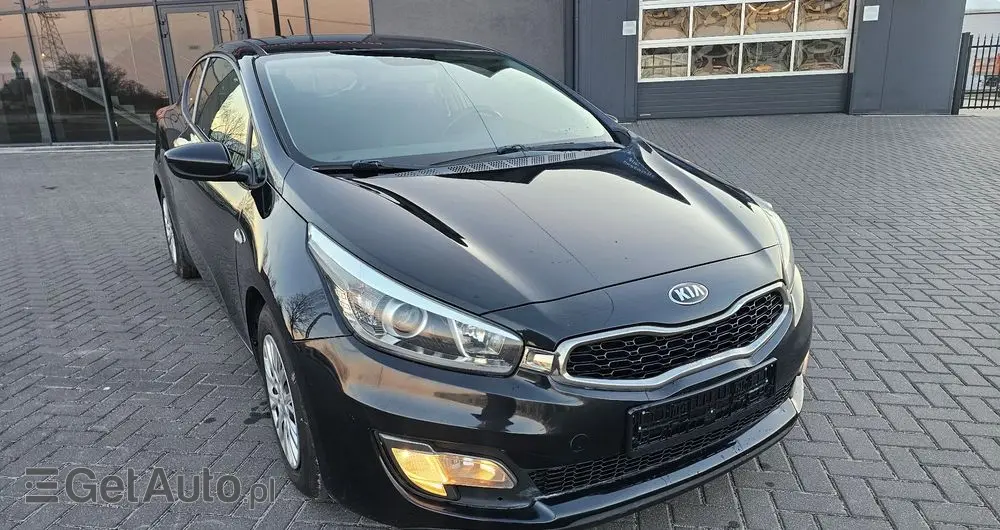 KIA Ceed 1.4 CVVT Dream Team Edition