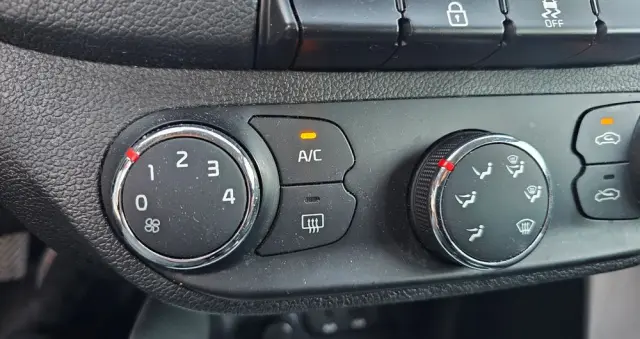 KIA Ceed 1.4 CVVT Dream Team Edition