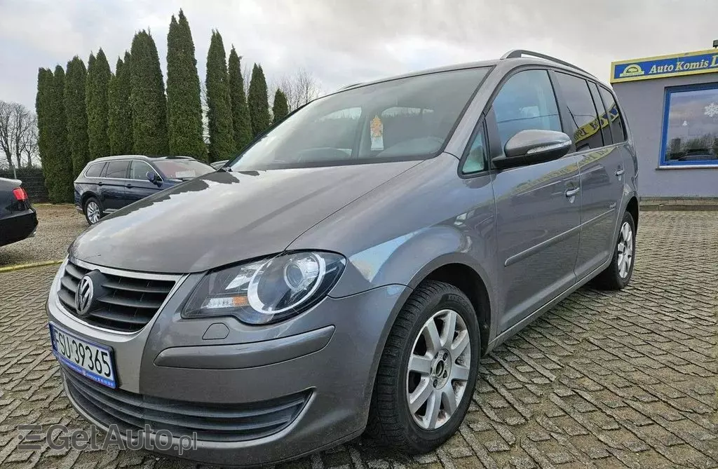 VOLKSWAGEN Touran 