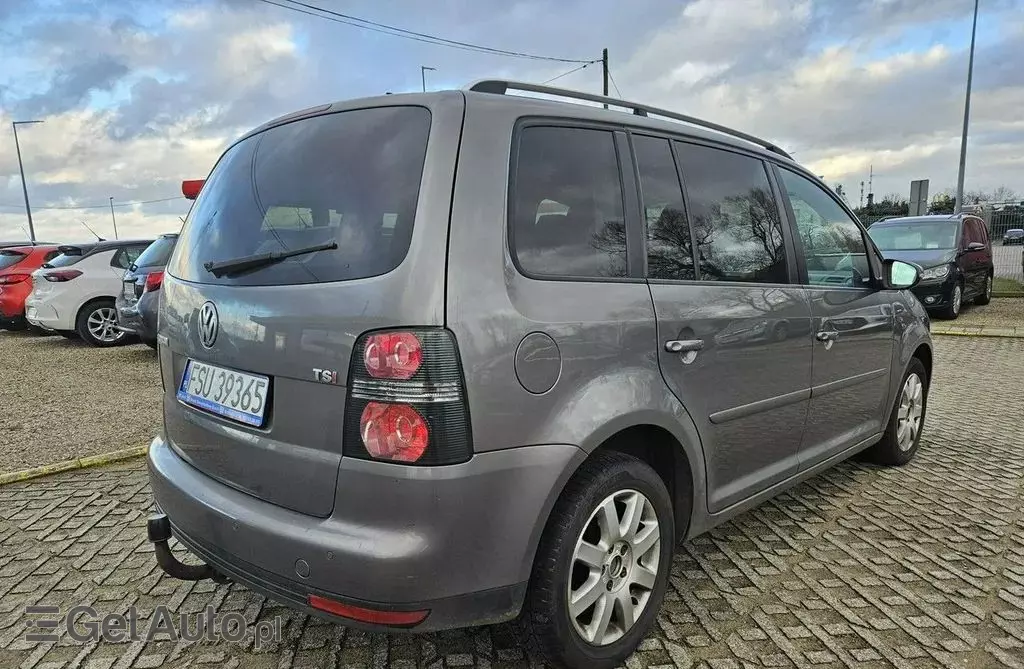 VOLKSWAGEN Touran 