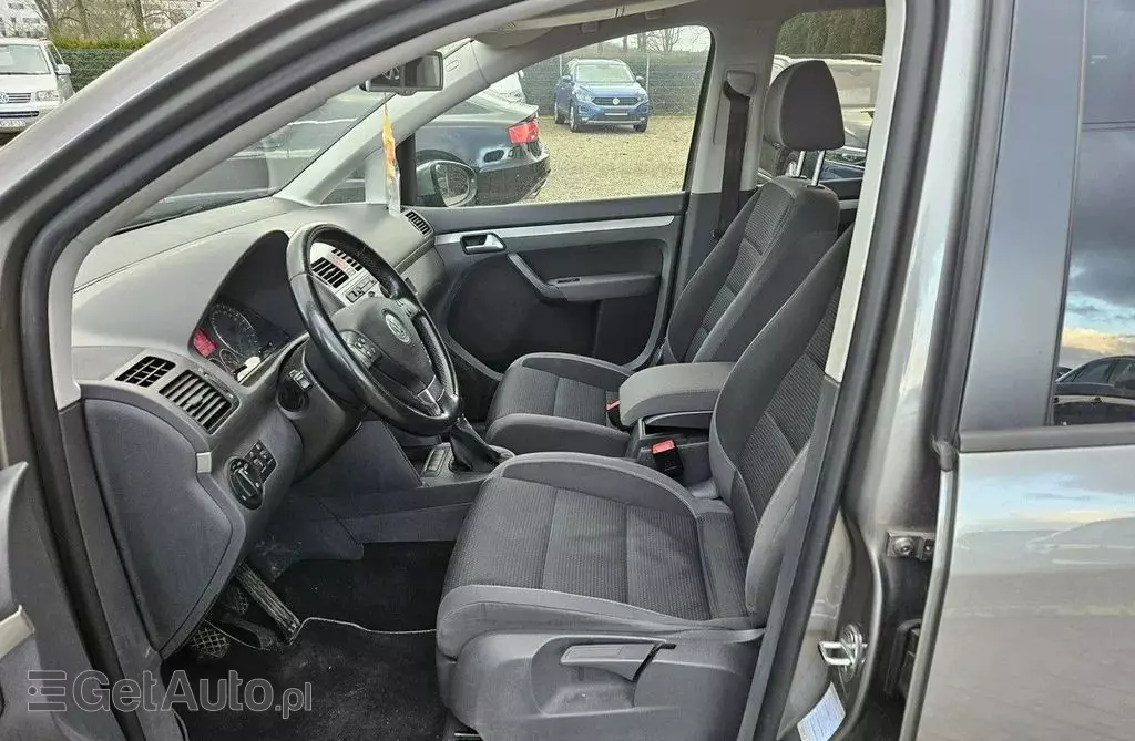 VOLKSWAGEN Touran 