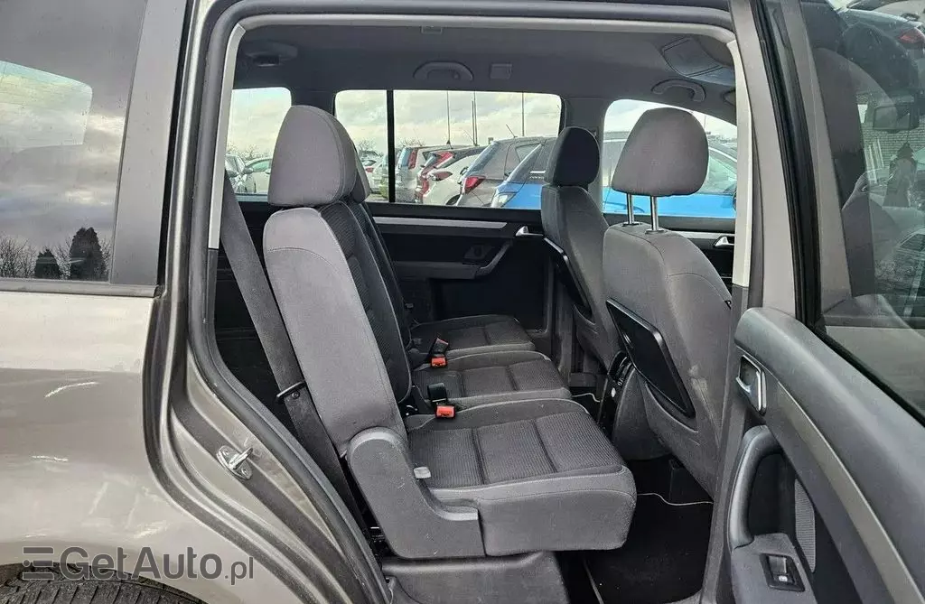 VOLKSWAGEN Touran 
