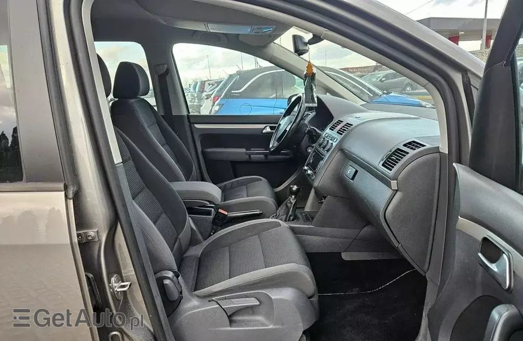 VOLKSWAGEN Touran 