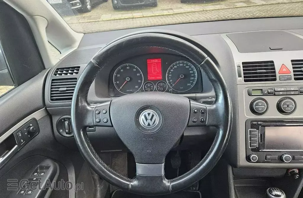VOLKSWAGEN Touran 