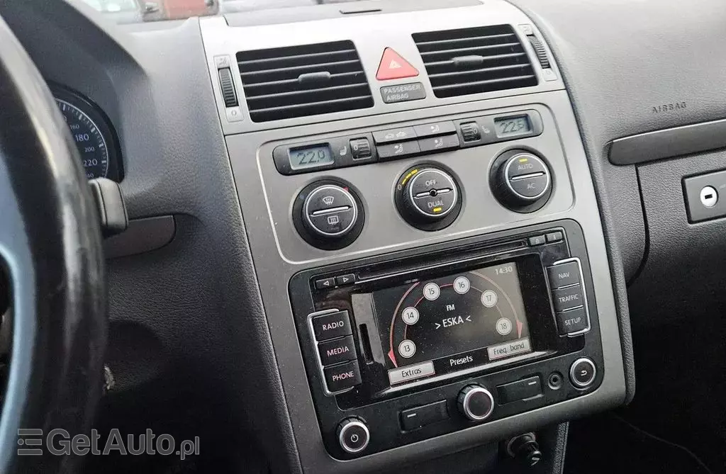 VOLKSWAGEN Touran 