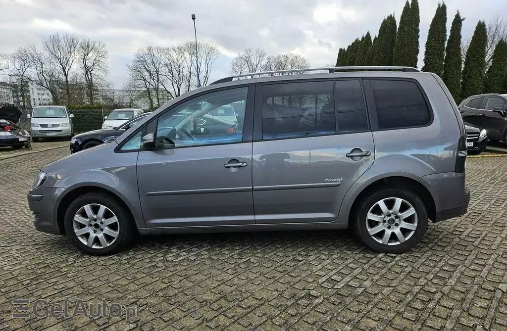 VOLKSWAGEN Touran 
