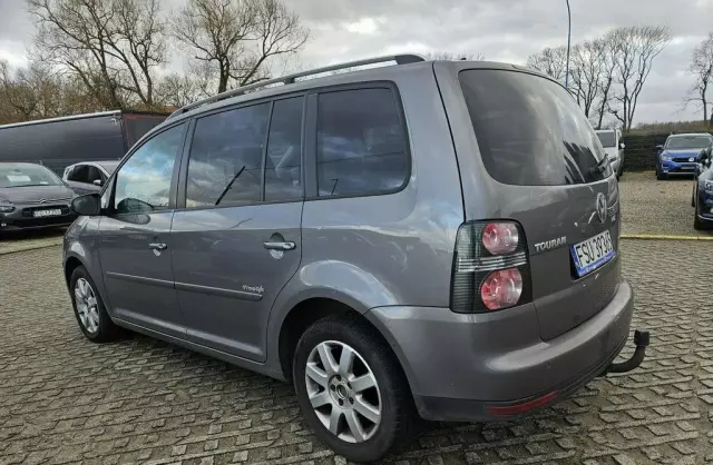 VOLKSWAGEN Touran 