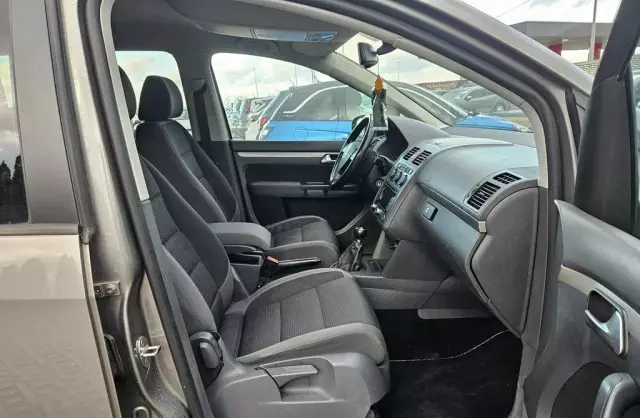 VOLKSWAGEN Touran 
