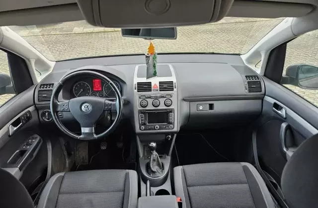 VOLKSWAGEN Touran 