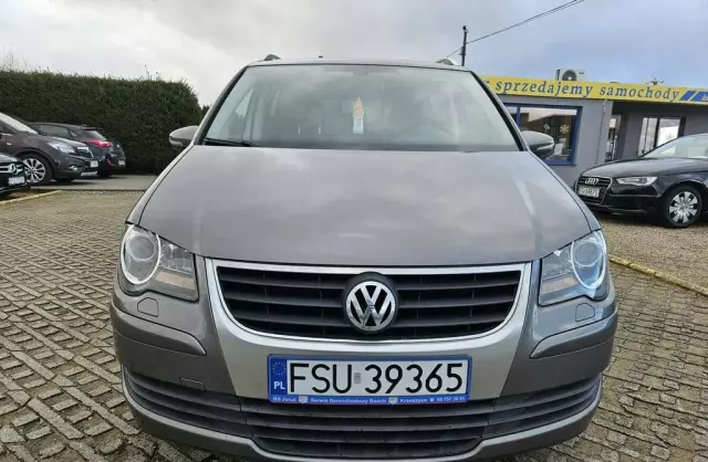 VOLKSWAGEN Touran 