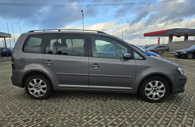 VOLKSWAGEN Touran 