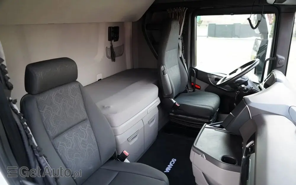 SCANIA S 450 / KLIMA POSTOJOWA / CAŁA NA PODUSZKACH  / NAVI 