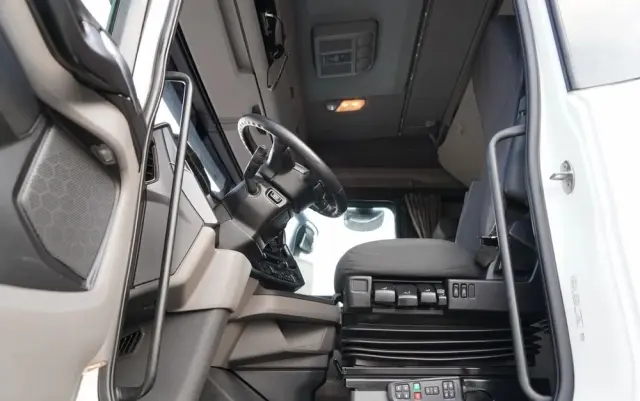 SCANIA S 450 / KLIMA POSTOJOWA / CAŁA NA PODUSZKACH  / NAVI 