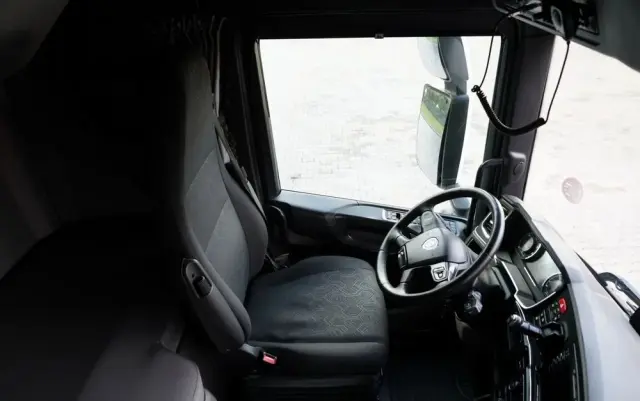 SCANIA S 450 / KLIMA POSTOJOWA / CAŁA NA PODUSZKACH  / NAVI 