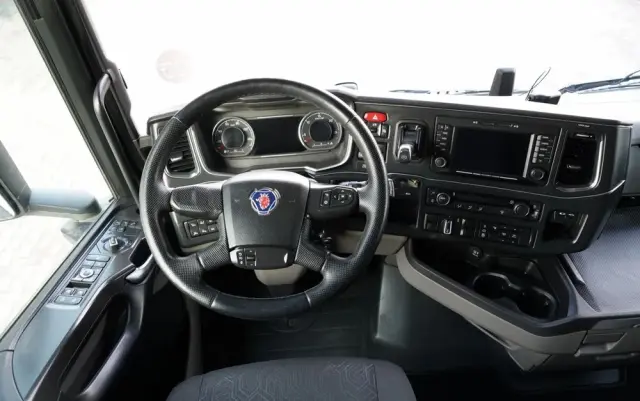 SCANIA S 450 / KLIMA POSTOJOWA / CAŁA NA PODUSZKACH  / NAVI 