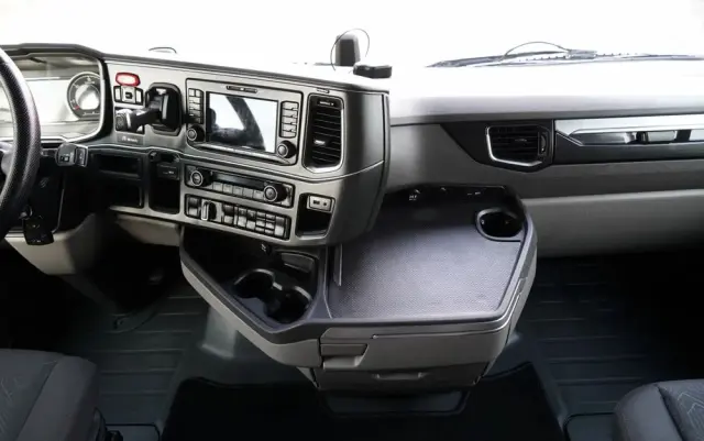 SCANIA S 450 / KLIMA POSTOJOWA / CAŁA NA PODUSZKACH  / NAVI 