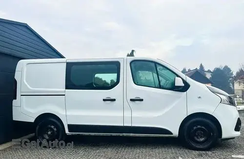 NISSAN NV300 