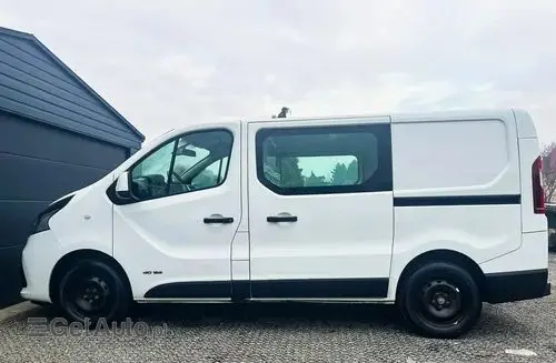 NISSAN NV300 