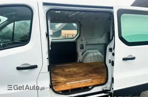 NISSAN NV300 