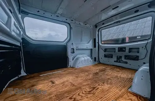 NISSAN NV300 