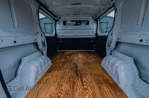 NISSAN NV300 