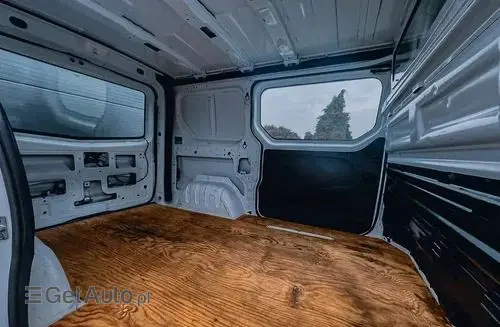 NISSAN NV300 