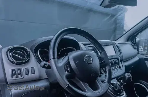 NISSAN NV300 