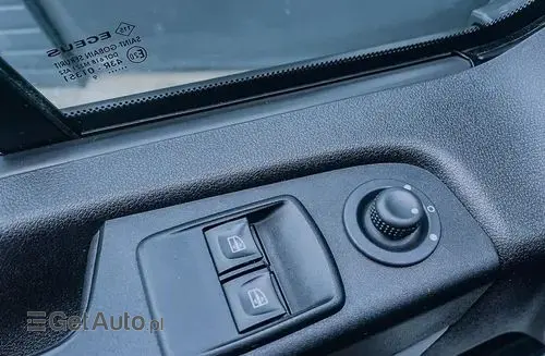 NISSAN NV300 