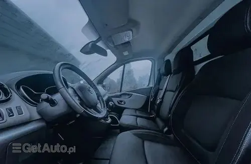 NISSAN NV300 