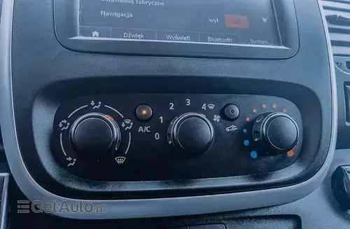 NISSAN NV300 