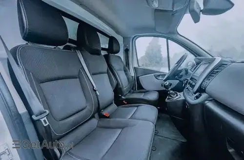 NISSAN NV300 