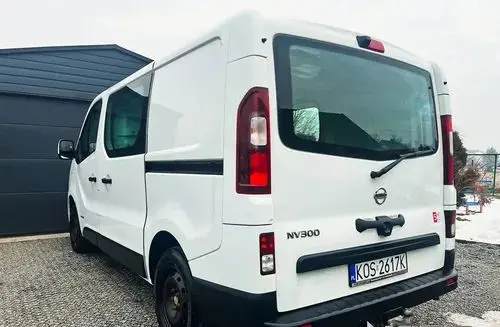 NISSAN NV300 