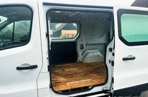 NISSAN NV300 