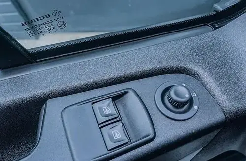 NISSAN NV300 