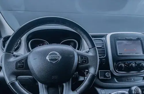 NISSAN NV300 