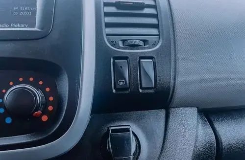NISSAN NV300 