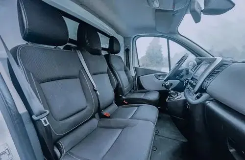 NISSAN NV300 