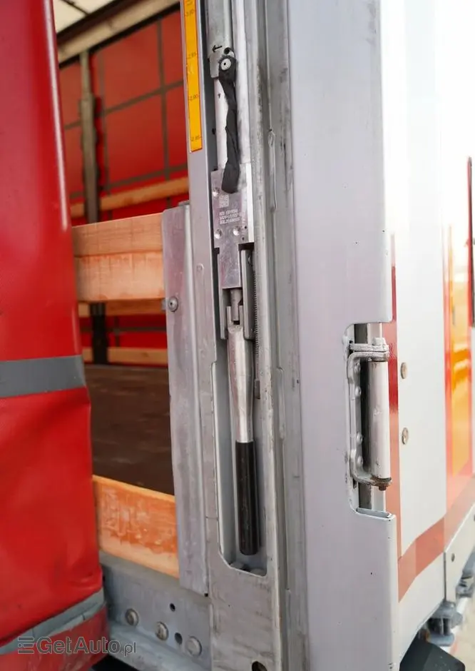 SCHMITZ CARGOBULL FIRANKA  /  VARIOS / 385/55 R22,5 /  OŚ PODNOSZONA /  DACH PODNOSZONY / SAF 