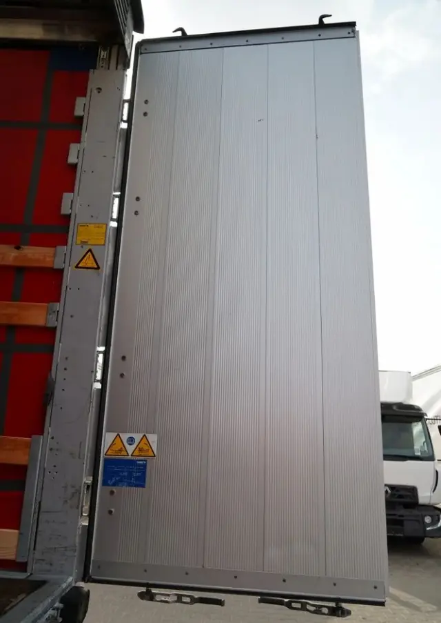 SCHMITZ CARGOBULL FIRANKA  /  VARIOS / 385/55 R22,5 /  OŚ PODNOSZONA /  DACH PODNOSZONY / SAF 