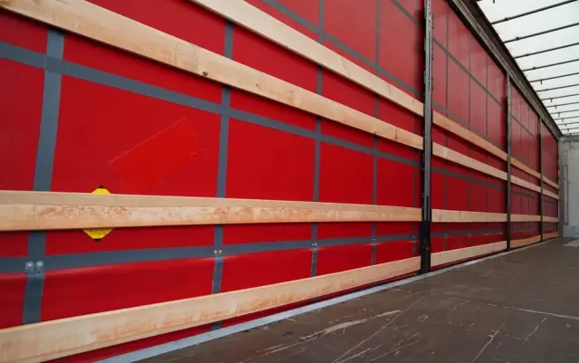 SCHMITZ CARGOBULL FIRANKA  /  VARIOS / 385/55 R22,5 /  OŚ PODNOSZONA /  DACH PODNOSZONY / SAF 