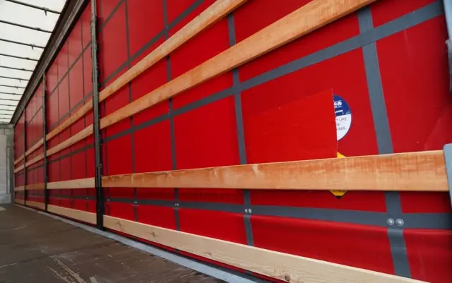 SCHMITZ CARGOBULL FIRANKA  /  VARIOS / 385/55 R22,5 /  OŚ PODNOSZONA /  DACH PODNOSZONY / SAF 