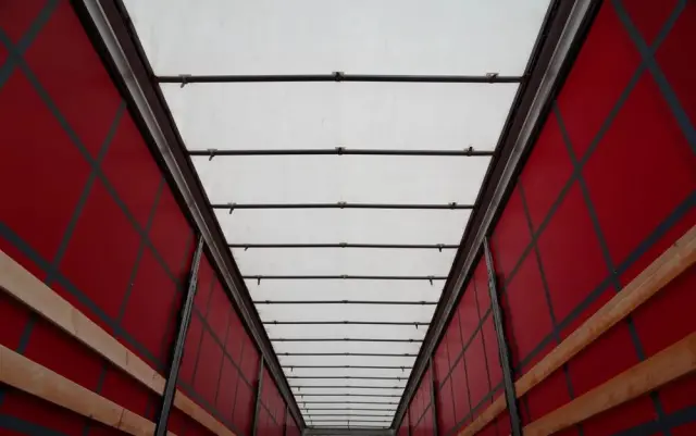 SCHMITZ CARGOBULL FIRANKA  /  VARIOS / 385/55 R22,5 /  OŚ PODNOSZONA /  DACH PODNOSZONY / SAF 