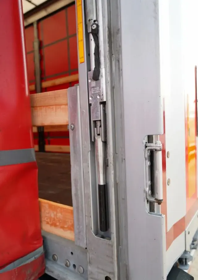 SCHMITZ CARGOBULL FIRANKA  /  VARIOS / 385/55 R22,5 /  OŚ PODNOSZONA /  DACH PODNOSZONY / SAF 