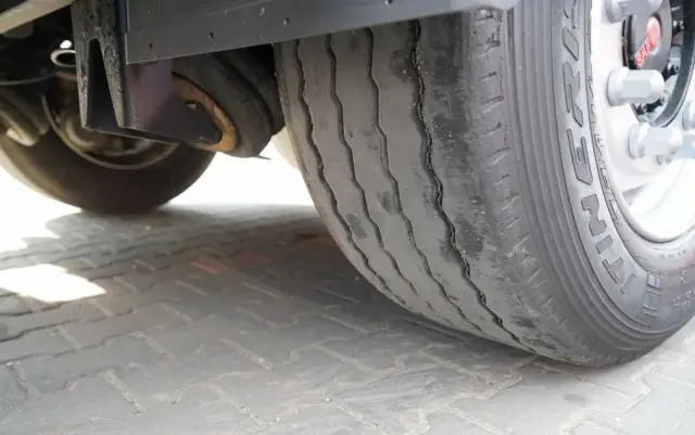 SCHMITZ CARGOBULL FIRANKA  /  VARIOS / 385/55 R22,5 /  OŚ PODNOSZONA /  DACH PODNOSZONY / SAF 